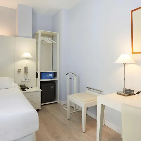 Hotel Nh Artes 4*